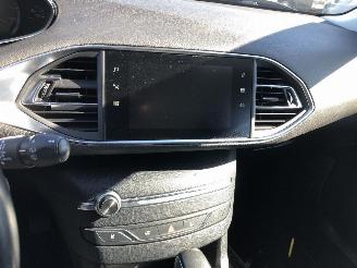 Peugeot 308 1.5 HDI AUTOMATIQ picture 8
