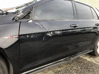 Volkswagen Golf 2.0 TSI picture 22