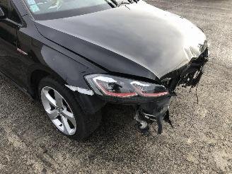 Volkswagen Golf 2.0 TSI picture 7