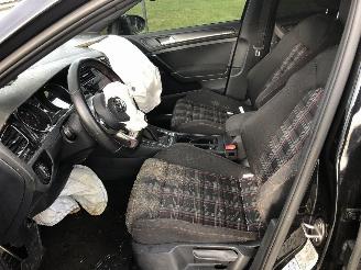 Volkswagen Golf 2.0 TSI picture 6