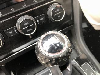 Volkswagen Golf 2.0 TSI picture 16