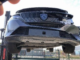 krockskadad bil auto Peugeot 308 1.6 hybride 2020/4
