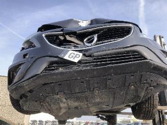 Vaurioauto  passenger cars Volvo V-40 2.0 D   R-DESIGN 2016/12