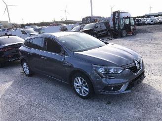 skadebil auto Renault Mégane Grandtour 1.2 T 2017/8