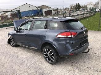 krockskadad bil auto Renault Clio BREAK  0.9 2019/2