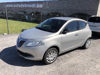 skadebil auto Lancia Ypsilon 1.2 2012/2
