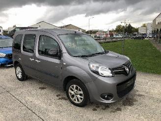 krockskadad bil auto Renault Kangoo 1.2 turbo 2018/9