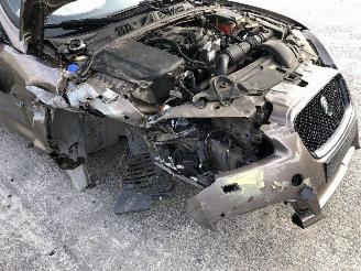 Jaguar XF 2.2 D picture 23
