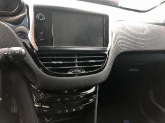 Peugeot 2008 1.6 HDI picture 18