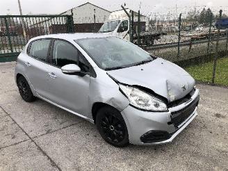 Peugeot 208 1.0 picture 4