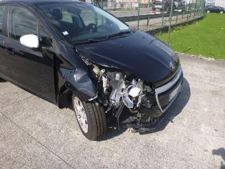 Peugeot 208 1.2 picture 8