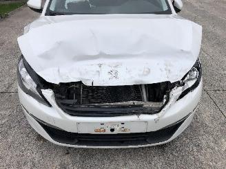 Peugeot 308 1.2 picture 3