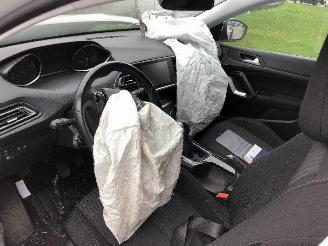 Peugeot 308 1.2 picture 8