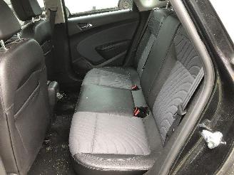 Opel Astra 1.6 CDTI picture 18