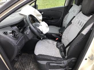 Renault Captur 1.2 picture 10