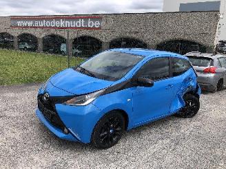 krockskadad bil auto Toyota Aygo 1.0 2015/10