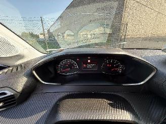 Peugeot 208 1.5 hdi style picture 10