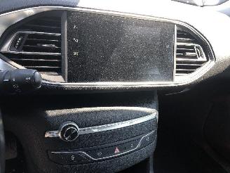 Peugeot 308 COMBI  1.2 TURBO picture 8