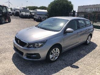 Schadeauto Peugeot 308 COMBI  1.2 TURBO 2019/8