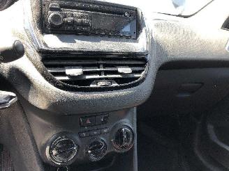 Peugeot 2008 1.2 picture 21