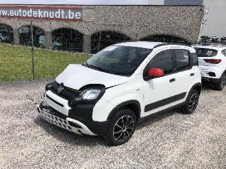 krockskadad bil auto Fiat Panda 1.0 CITY CROSS 2022/8