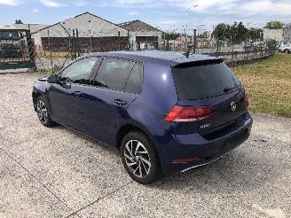 Damaged car Volkswagen Golf 7  1.6 TDI 2018/11