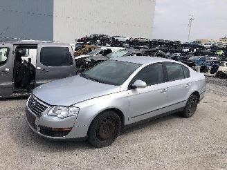 Salvage car Volkswagen Passat 1.6 FSI  BLF 2005/8