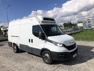 skadebil auto Iveco Daily 3.0 D frigo 2022/9