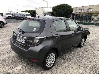 skadebil auto Toyota Yaris 1.5 hybride 2013/7
