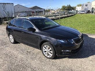 krockskadad bil auto Skoda Octavia 1.6 TDI 2020/2
