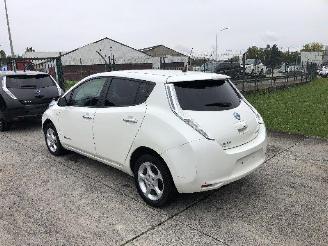 Damaged car Nissan Leaf ZERO 2017/10