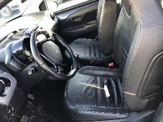 Peugeot 108 CABRIO   1.0 picture 6