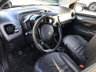 Peugeot 108 CABRIO   1.0 picture 5