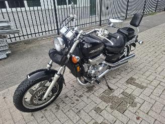 Honda VF 750 custom magna picture 3