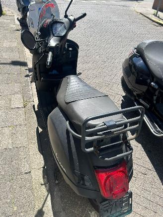 Vespa  gts 300 notte picture 7