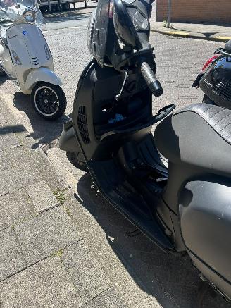 Vespa  gts 300 notte picture 9