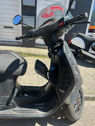 Vespa  gts 300 notte picture 5