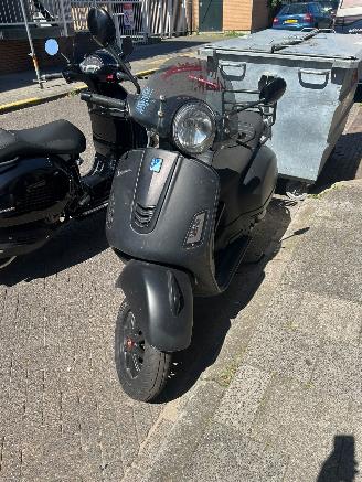 Vespa  gts 300 notte picture 10