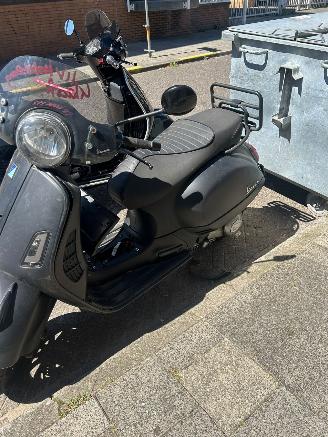 Vespa  gts 300 notte picture 8