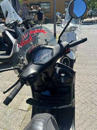 Vespa  gts 300 notte picture 4