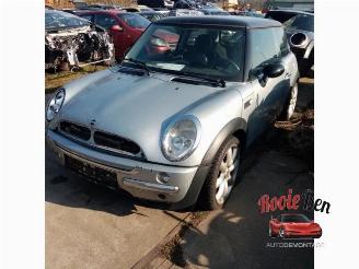 Coche siniestrado Mini One Mini One/Cooper (R50), Hatchback, 2001 / 2007 1.4 D One 2004/2