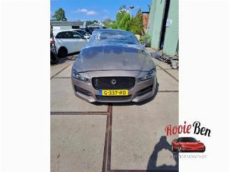 Coche siniestrado Jaguar XE XE, Sedan, 2015 2.0 200 Turbo 16V 2016/5