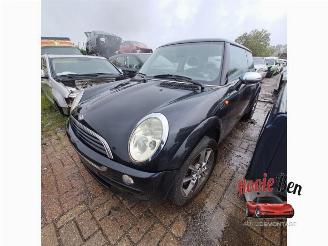 Coche siniestrado Mini One Mini One/Cooper (R50), Hatchback, 2001 / 2007 1.6 16V One 2001