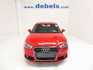 krockskadad bil auto Audi A1 1.2 ATTRACTION 2013/4