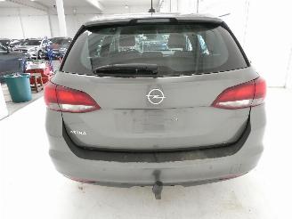 Opel Astra 1.2 picture 6