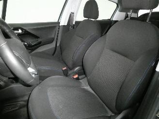 Peugeot 208 SIGNATURE picture 22