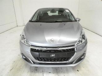 Peugeot 208 SIGNATURE picture 2