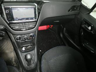Peugeot 208 SIGNATURE picture 19