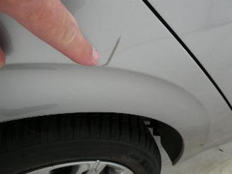 Peugeot 208 SIGNATURE picture 7