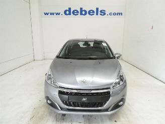 damaged passenger cars Peugeot 208 SIGNATURE 2019/1